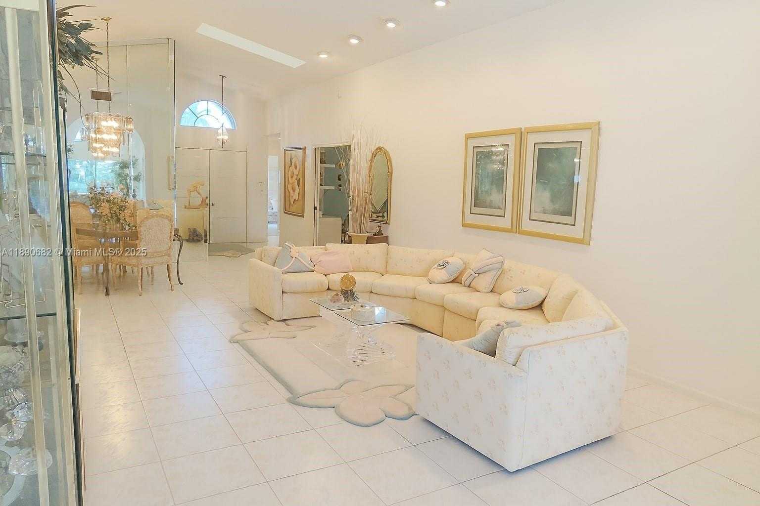Small Image of 9755 HARBOUR LAKE CIR, Boynton Beach Number 9