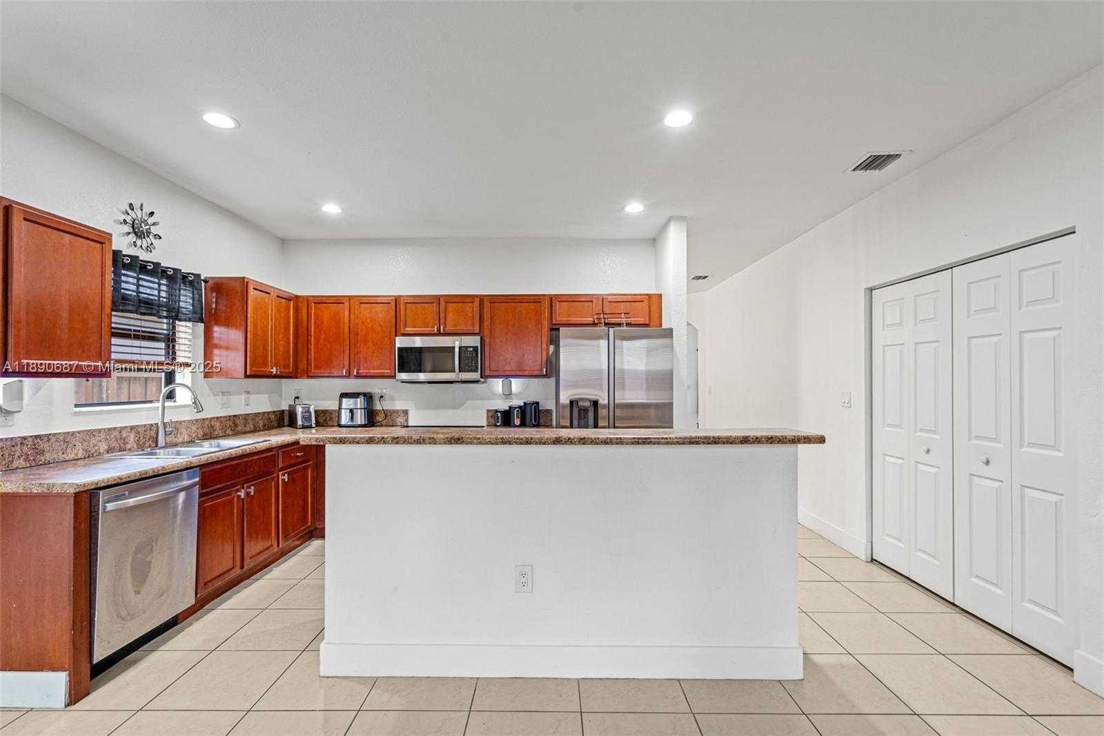 Small Image of 149 SOUTH EAST 36TH PL, Homestead Number 12