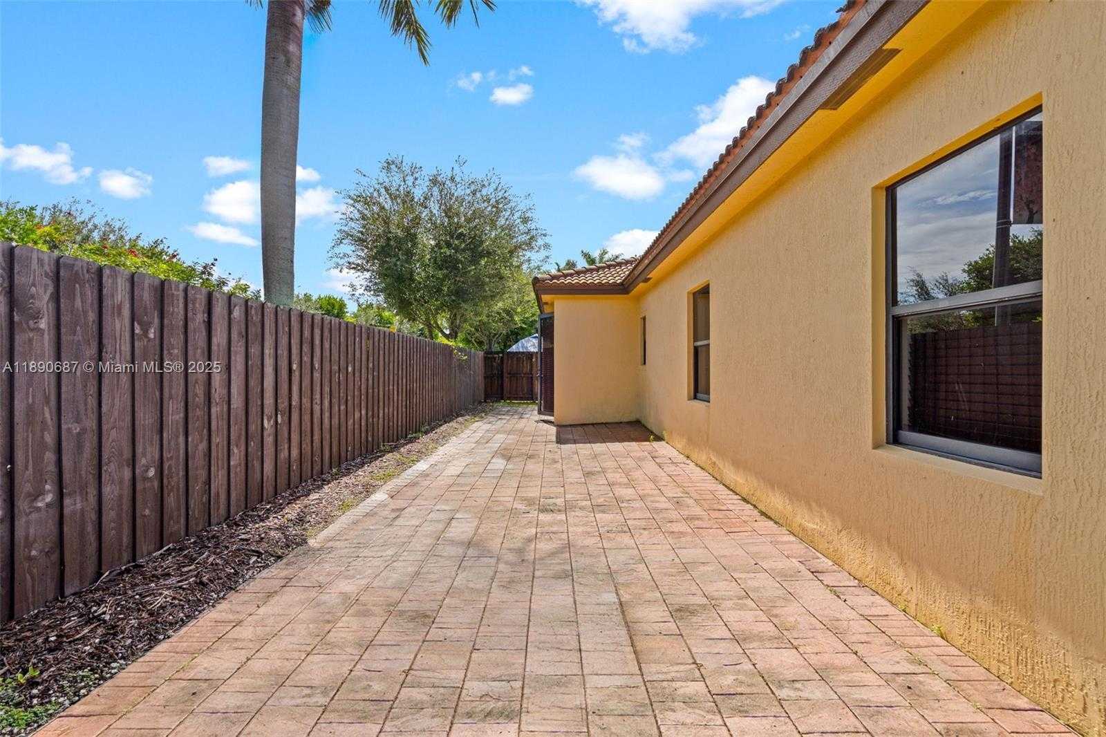 Small Image of 149 SOUTH EAST 36TH PL, Homestead Number 36