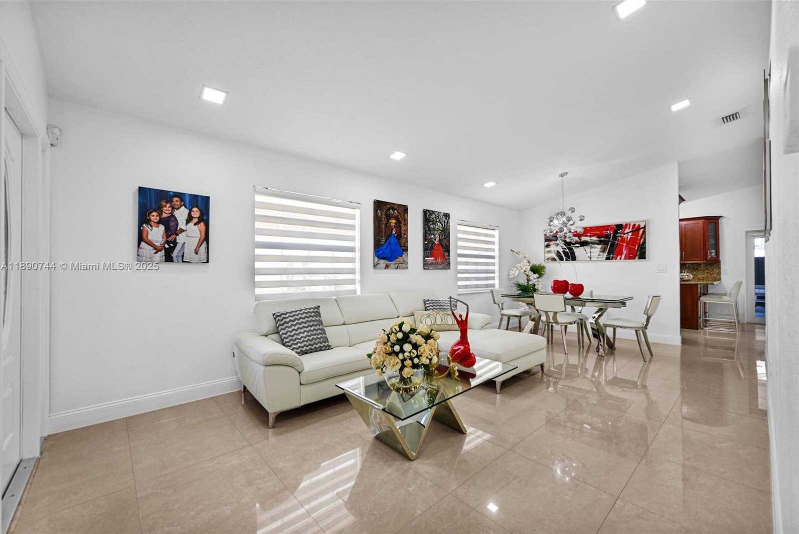 Small Image of 3135 WEST 72ND TER, Hialeah Number 10