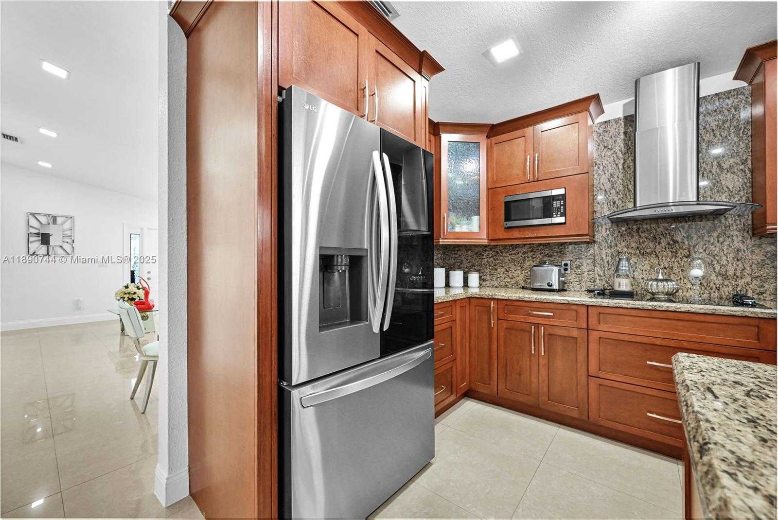 Small Image of 3135 WEST 72ND TER, Hialeah Number 15