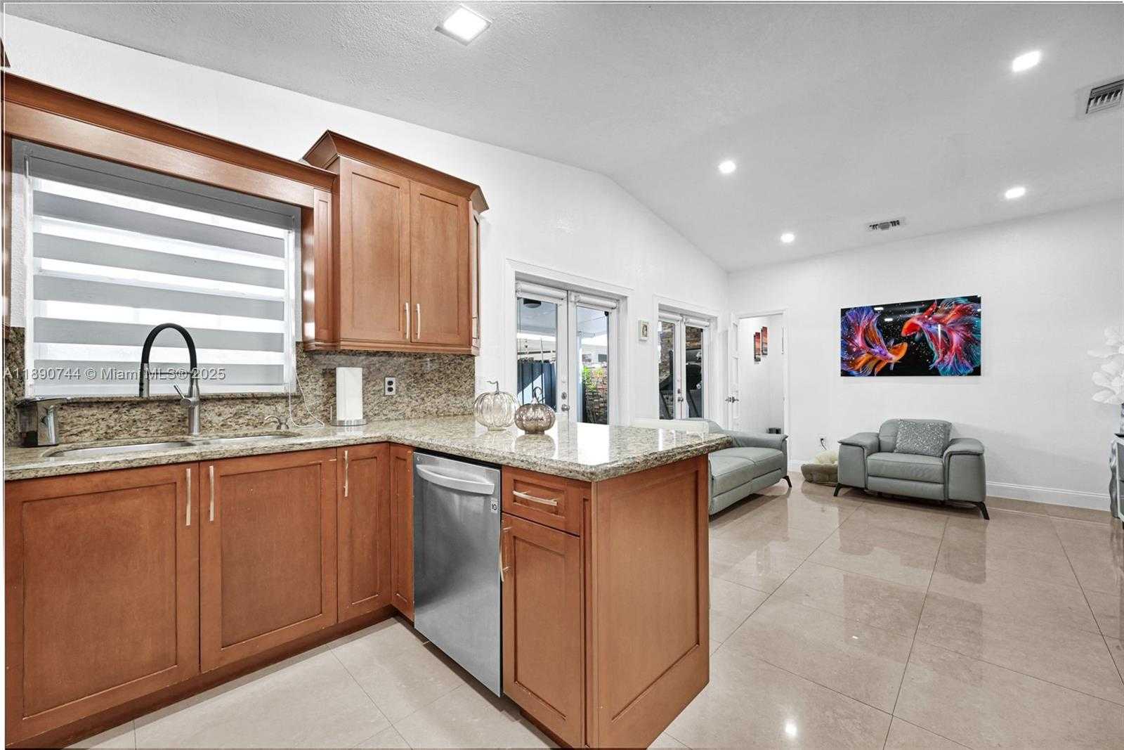 Small Image of 3135 WEST 72ND TER, Hialeah Number 18