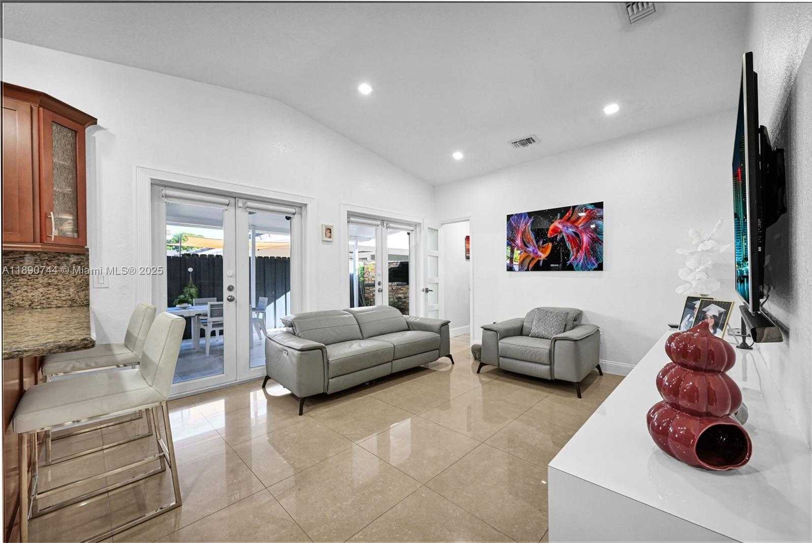 Small Image of 3135 WEST 72ND TER, Hialeah Number 19
