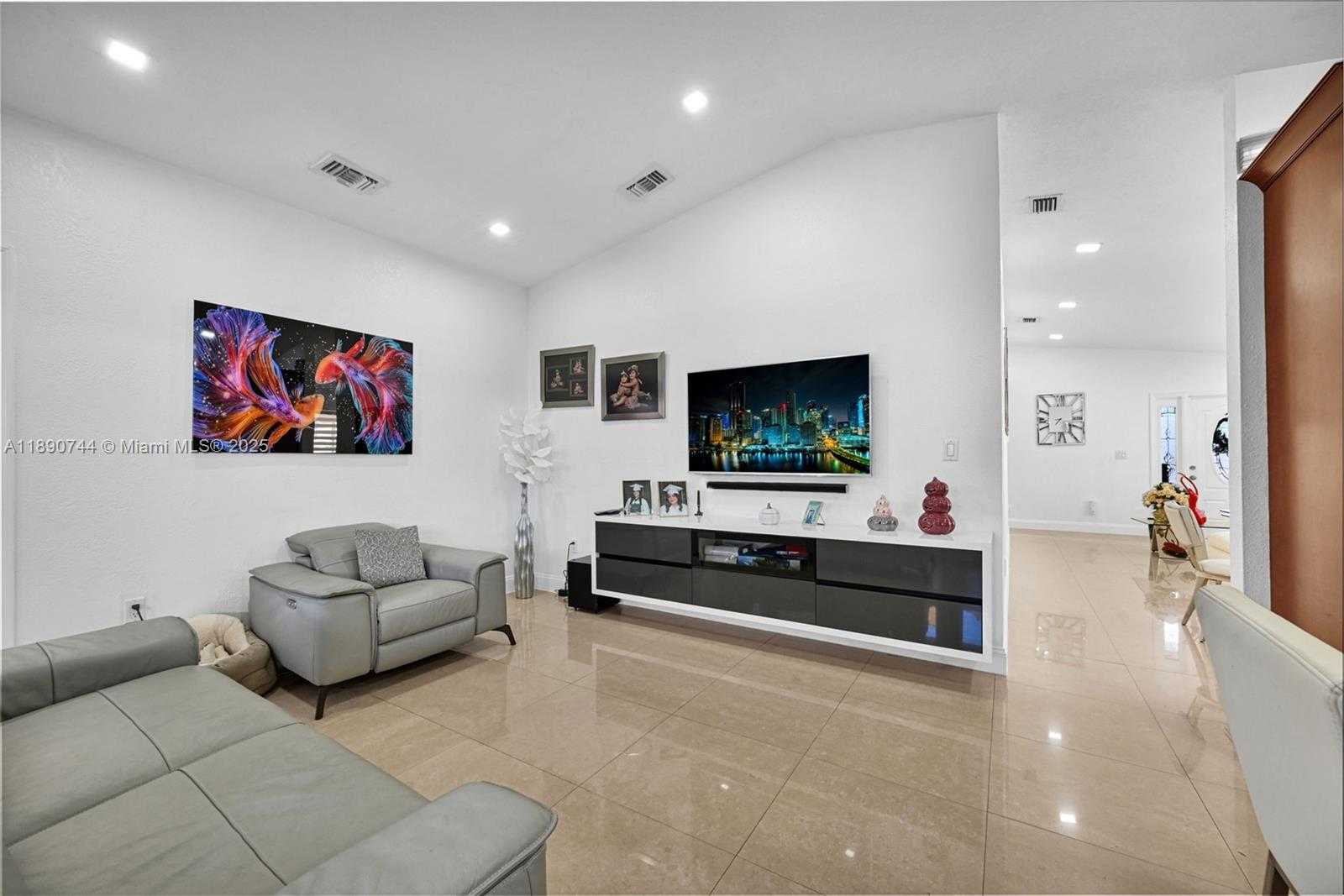 Small Image of 3135 WEST 72ND TER, Hialeah Number 20