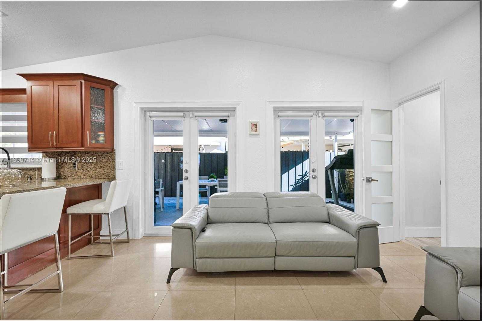 Small Image of 3135 WEST 72ND TER, Hialeah Number 21