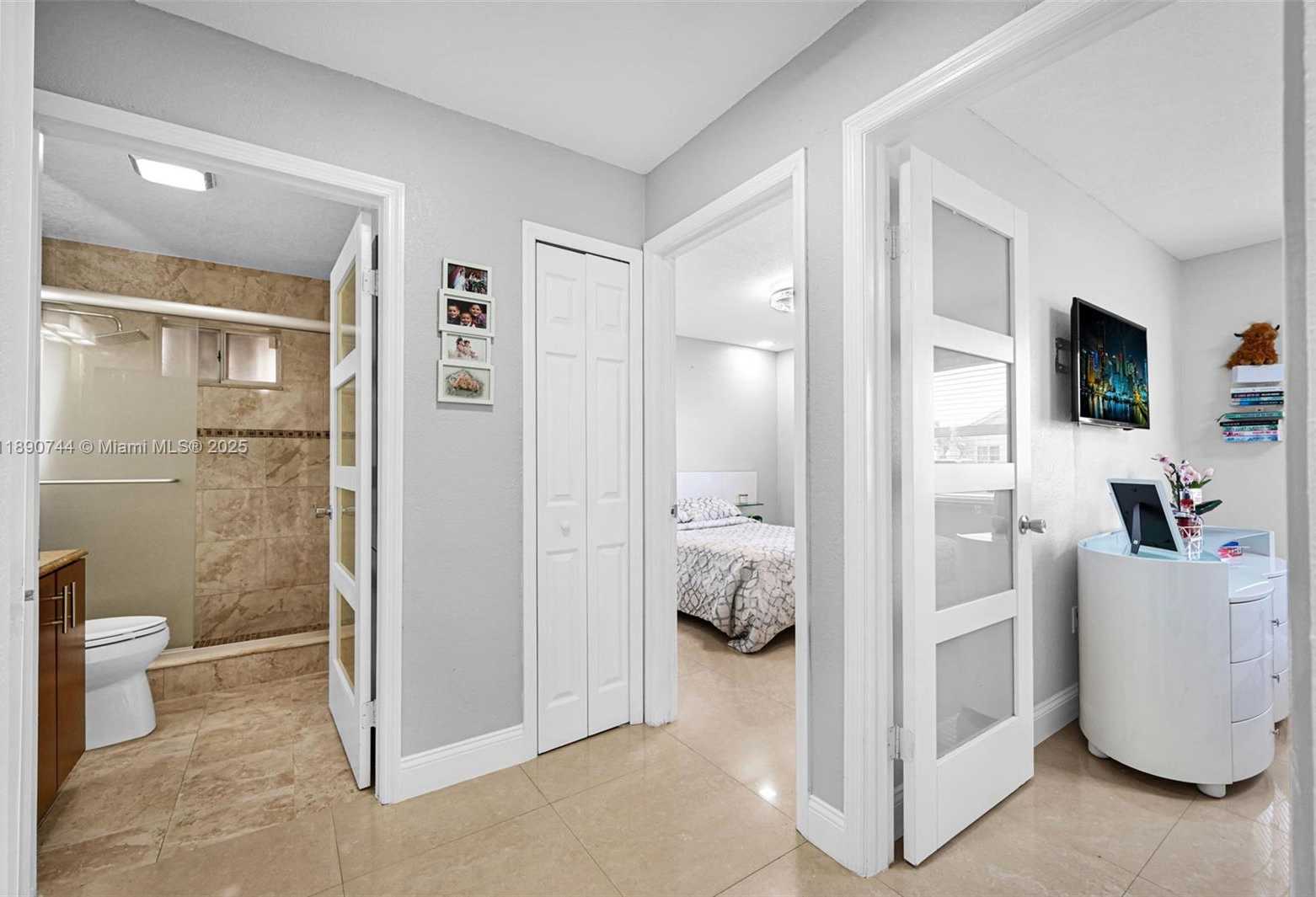 Small Image of 3135 WEST 72ND TER, Hialeah Number 31