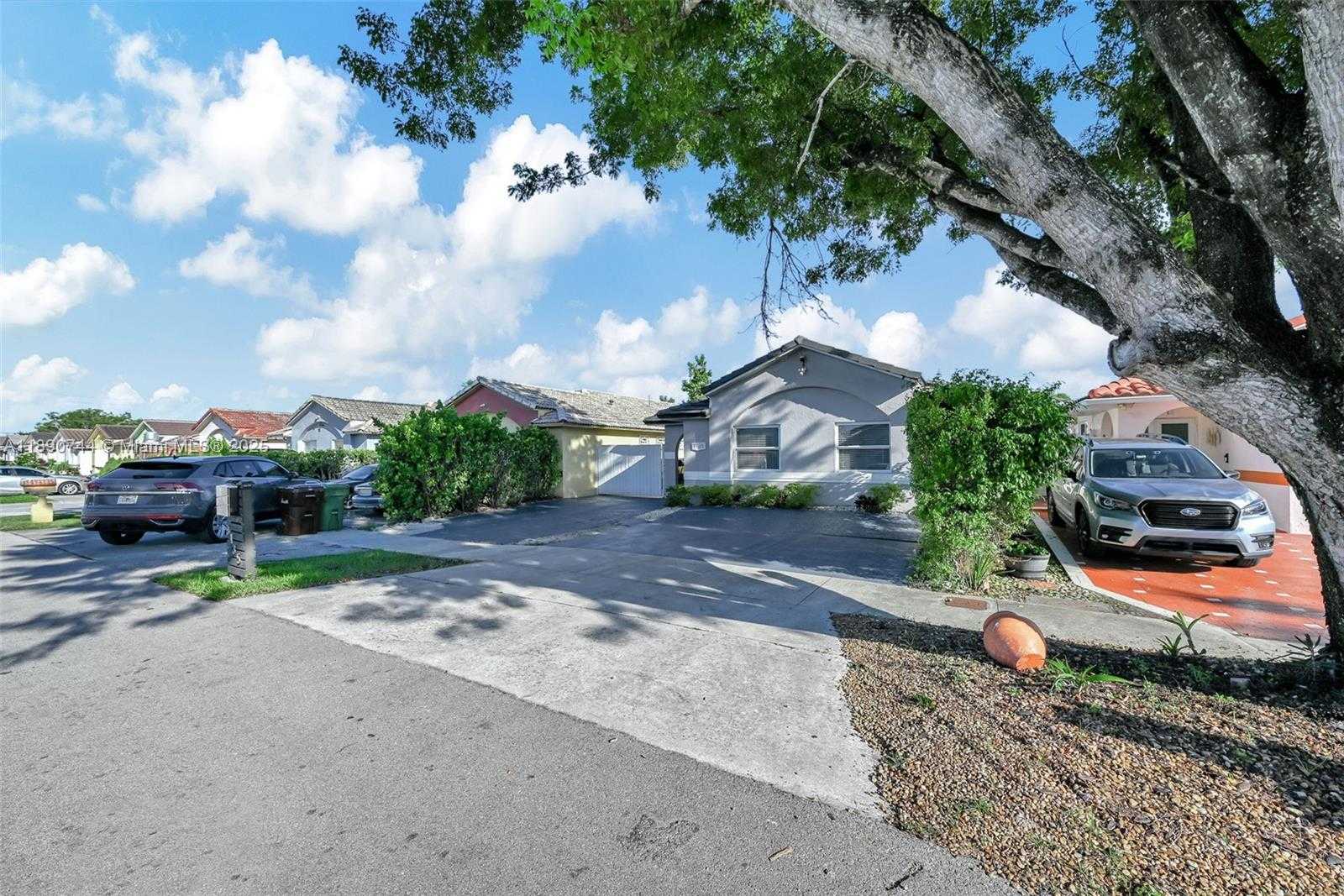 Small Image of 3135 WEST 72ND TER, Hialeah Number 4