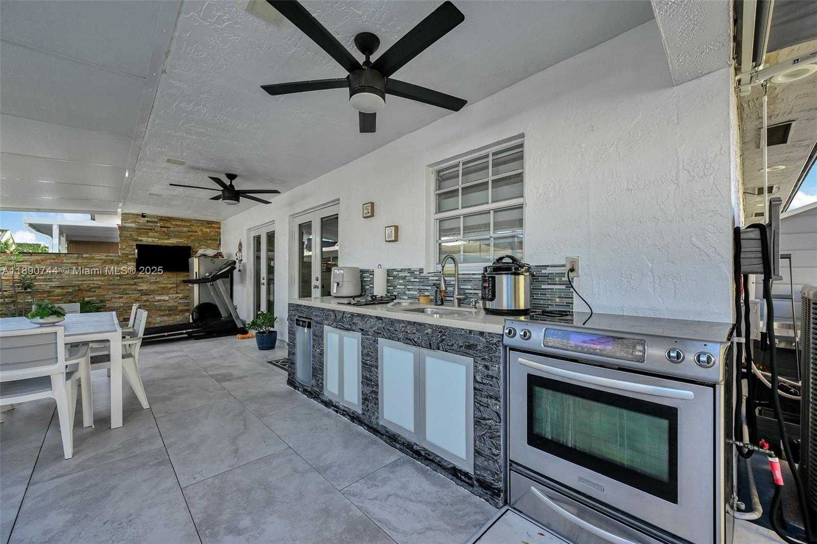 Small Image of 3135 WEST 72ND TER, Hialeah Number 40