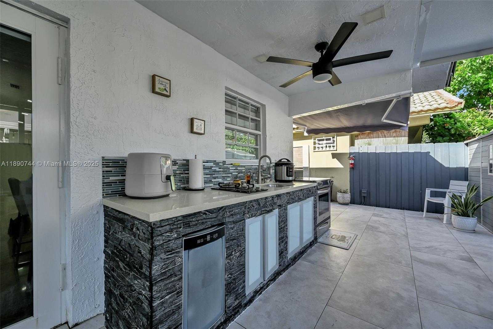 Small Image of 3135 WEST 72ND TER, Hialeah Number 41