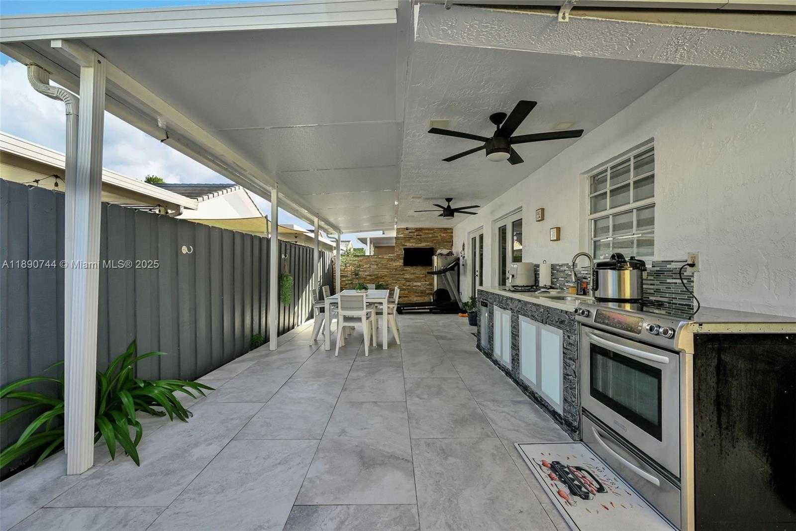 Small Image of 3135 WEST 72ND TER, Hialeah Number 42