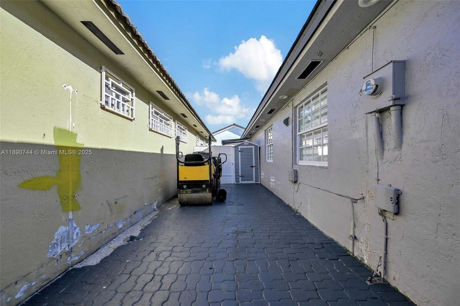 Small Image of 3135 WEST 72ND TER, Hialeah Number 48