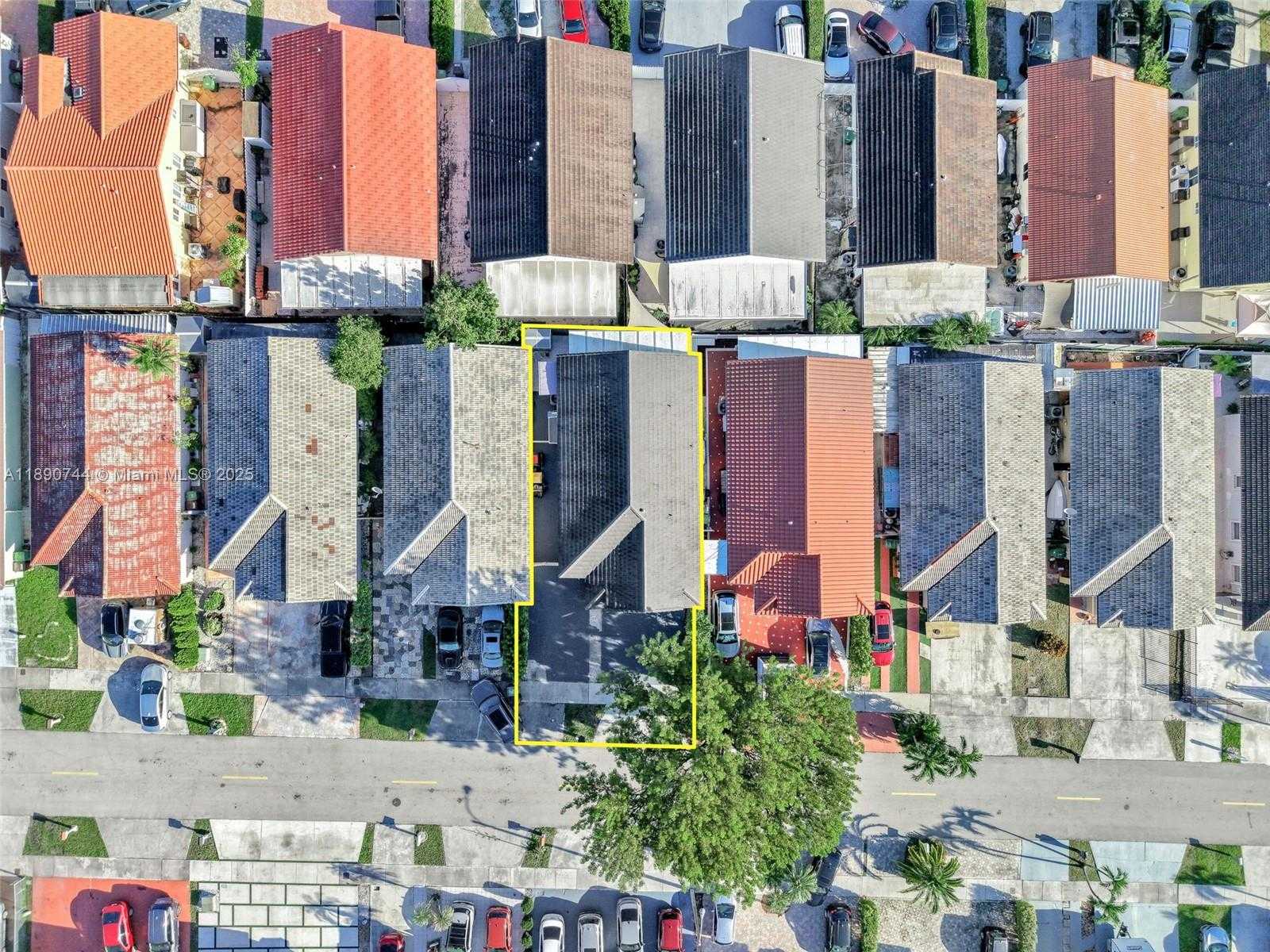 Small Image of 3135 WEST 72ND TER, Hialeah Number 51