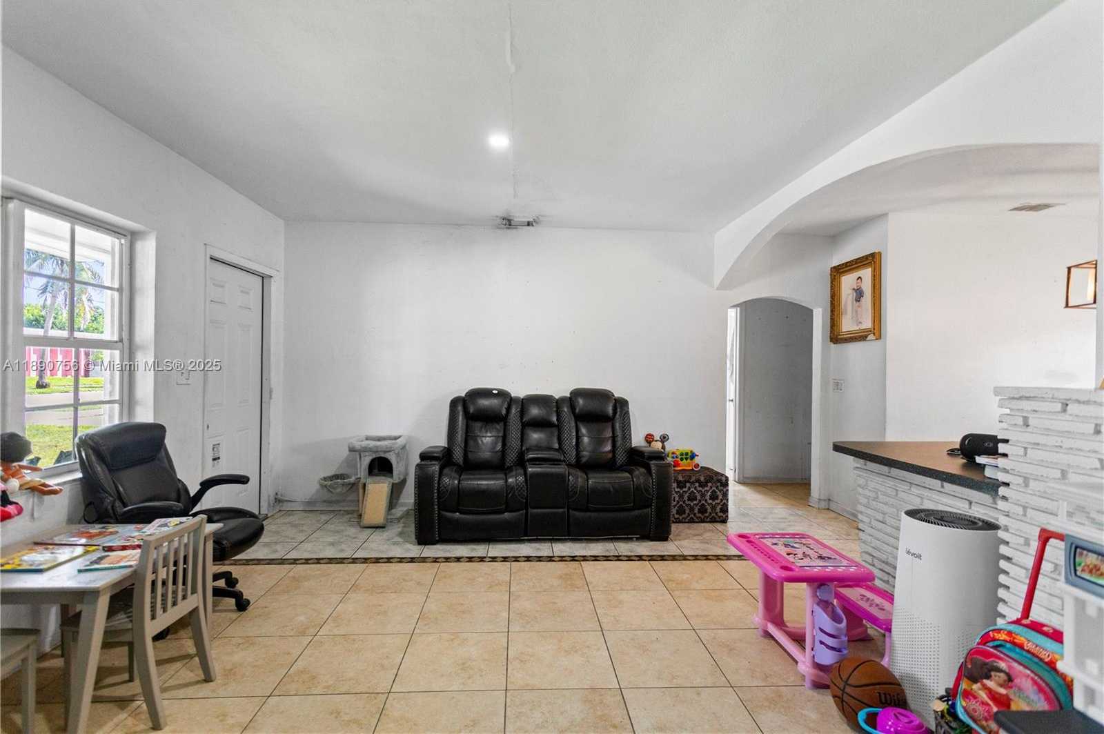 Small Image of 5724 MCKINLEY ST, Hollywood Number 10