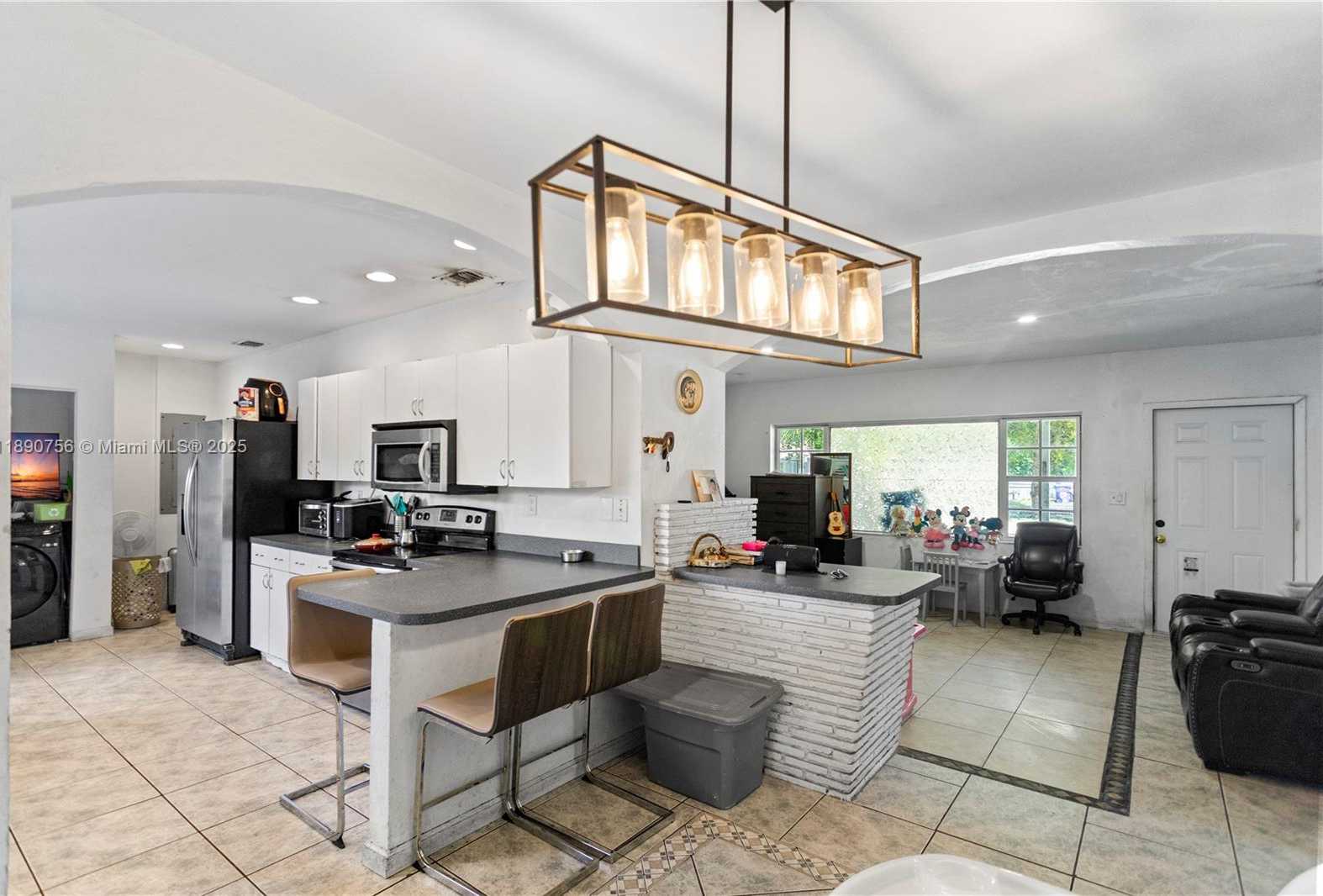 Small Image of 5724 MCKINLEY ST, Hollywood Number 13