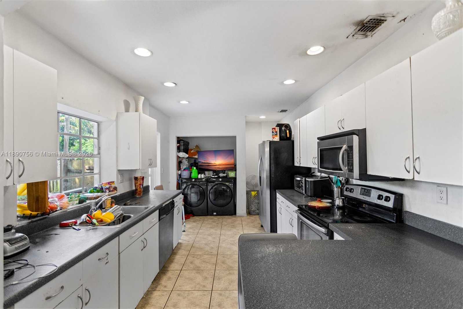 Small Image of 5724 MCKINLEY ST, Hollywood Number 15