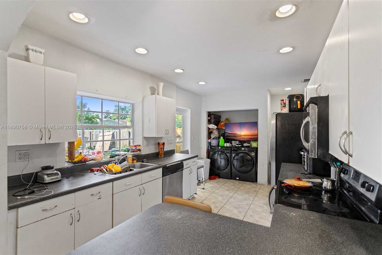 Small Image of 5724 MCKINLEY ST, Hollywood Number 16