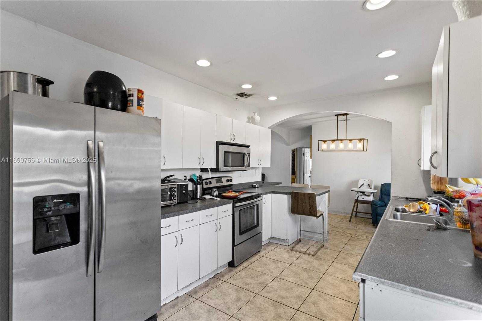 Small Image of 5724 MCKINLEY ST, Hollywood Number 19