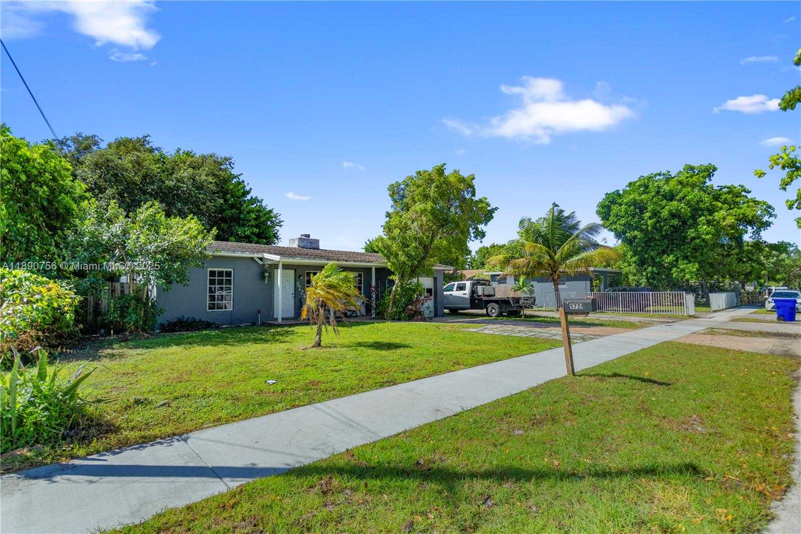 Small Image of 5724 MCKINLEY ST, Hollywood Number 2