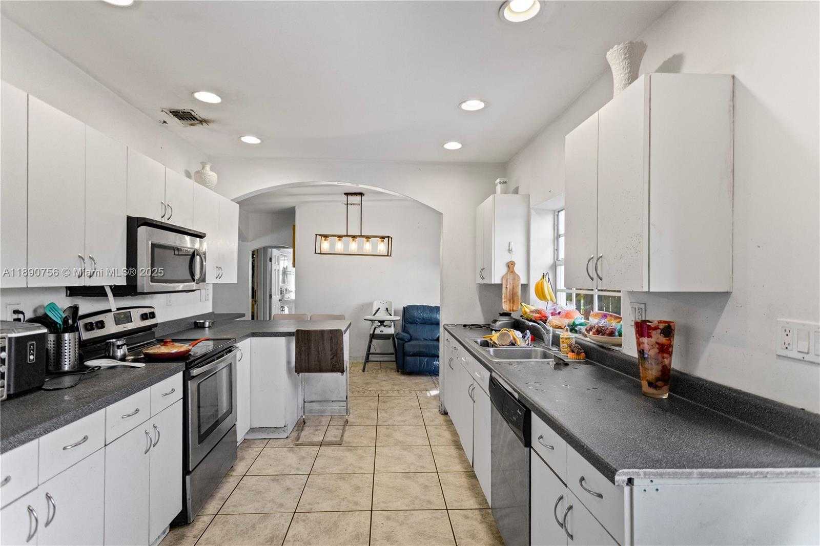 Small Image of 5724 MCKINLEY ST, Hollywood Number 20