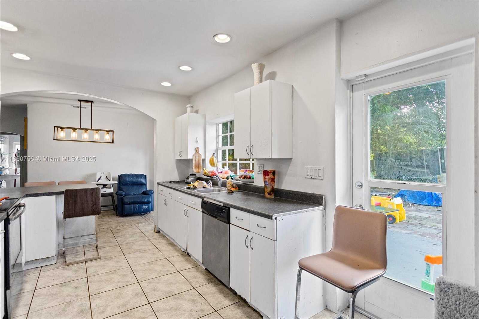 Small Image of 5724 MCKINLEY ST, Hollywood Number 21