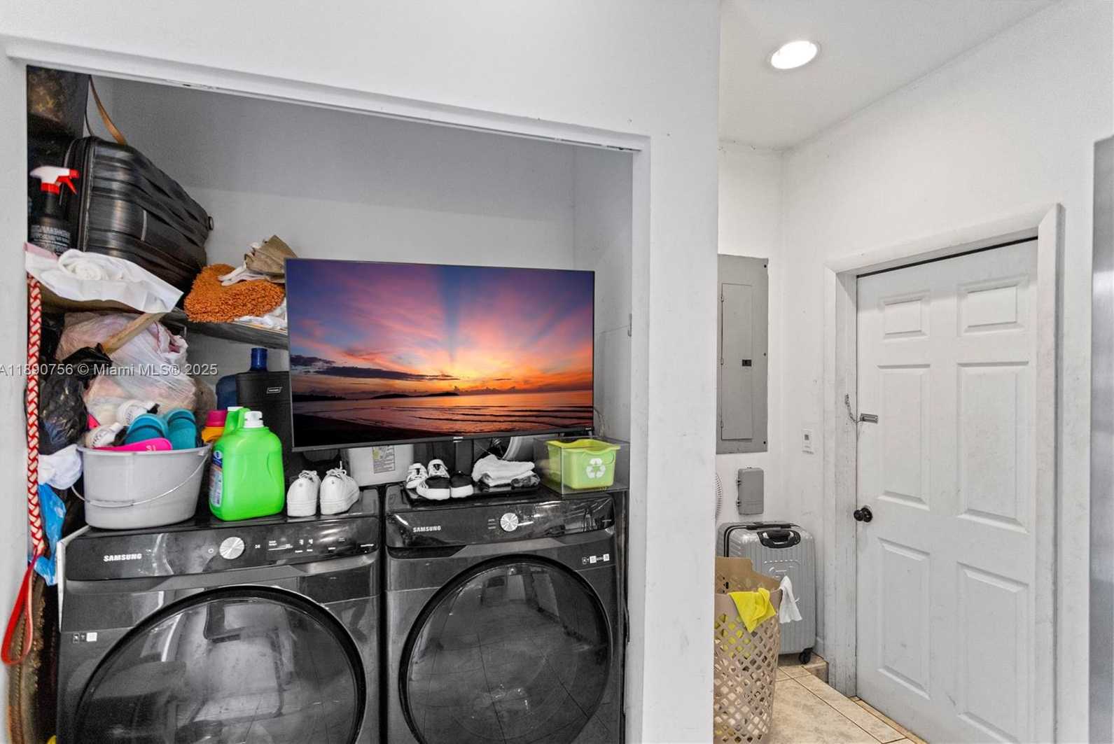 Small Image of 5724 MCKINLEY ST, Hollywood Number 22
