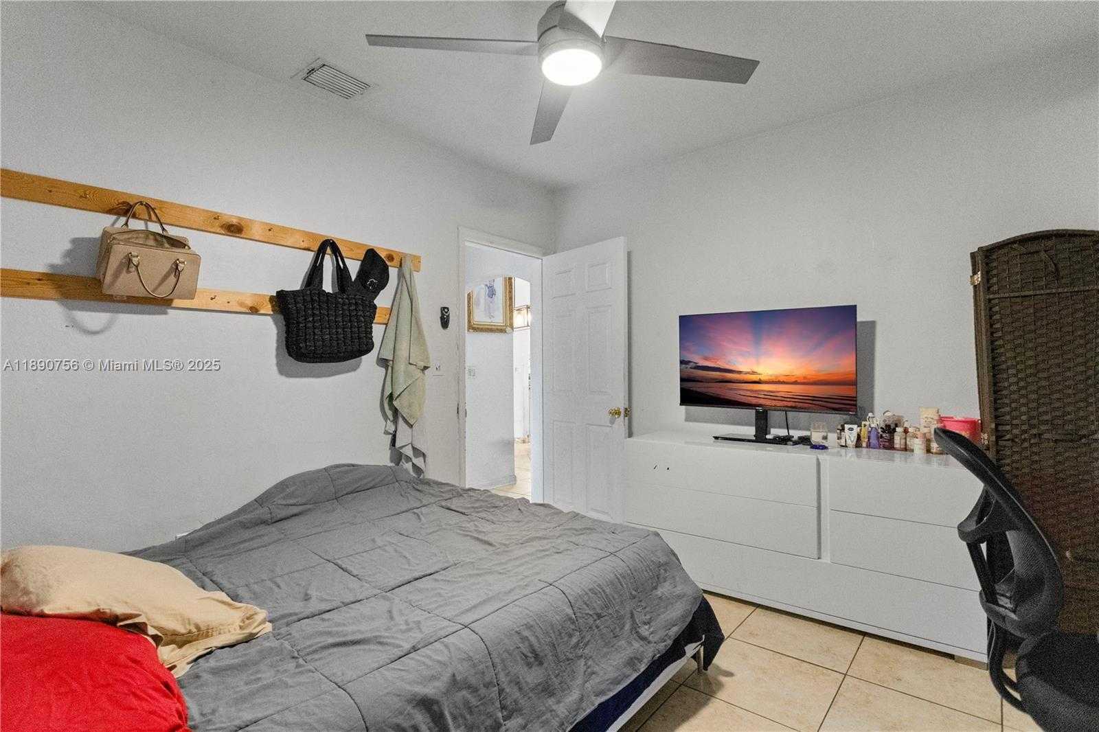 Small Image of 5724 MCKINLEY ST, Hollywood Number 25