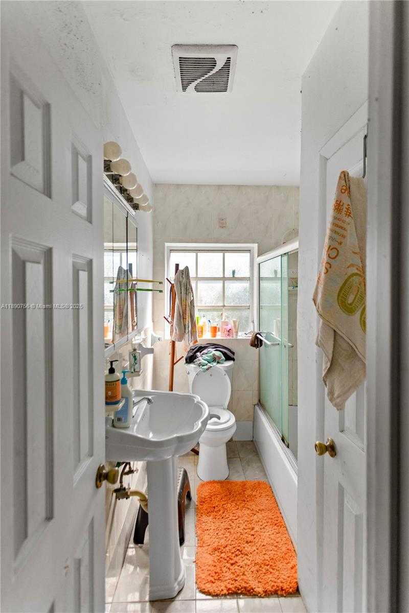 Small Image of 5724 MCKINLEY ST, Hollywood Number 26