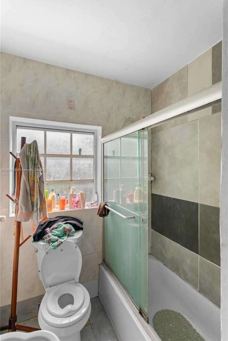 Small Image of 5724 MCKINLEY ST, Hollywood Number 27