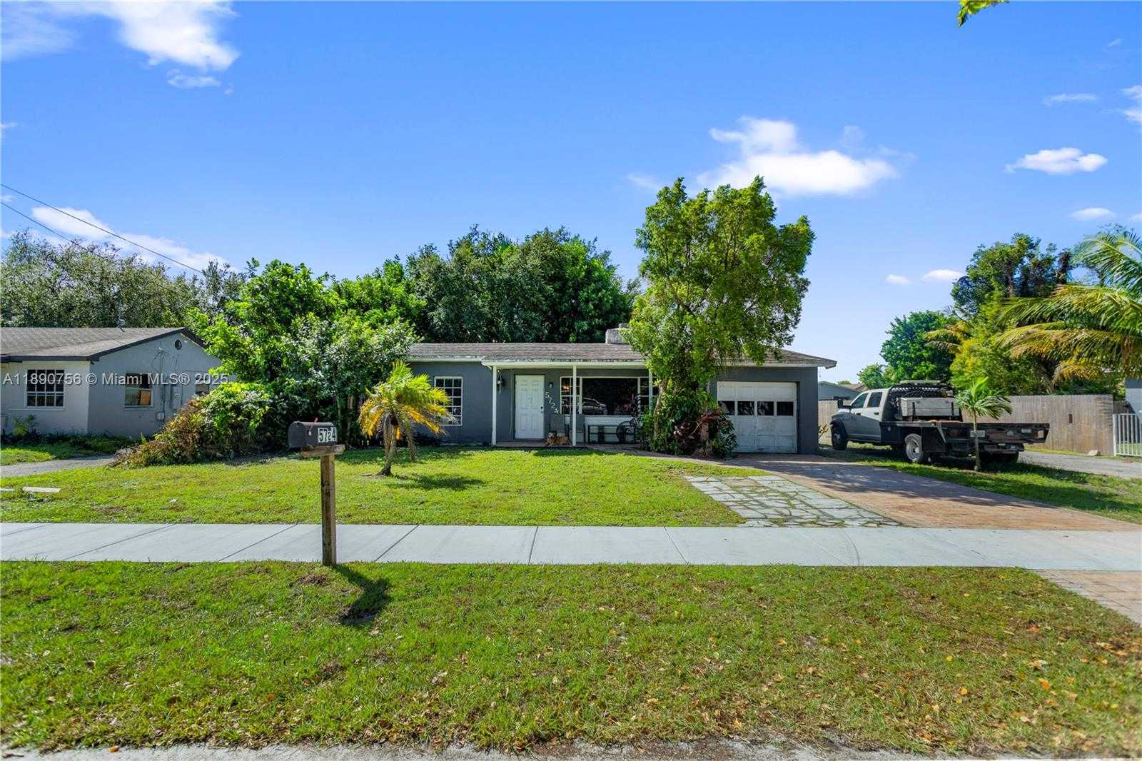 Small Image of 5724 MCKINLEY ST, Hollywood Number 3