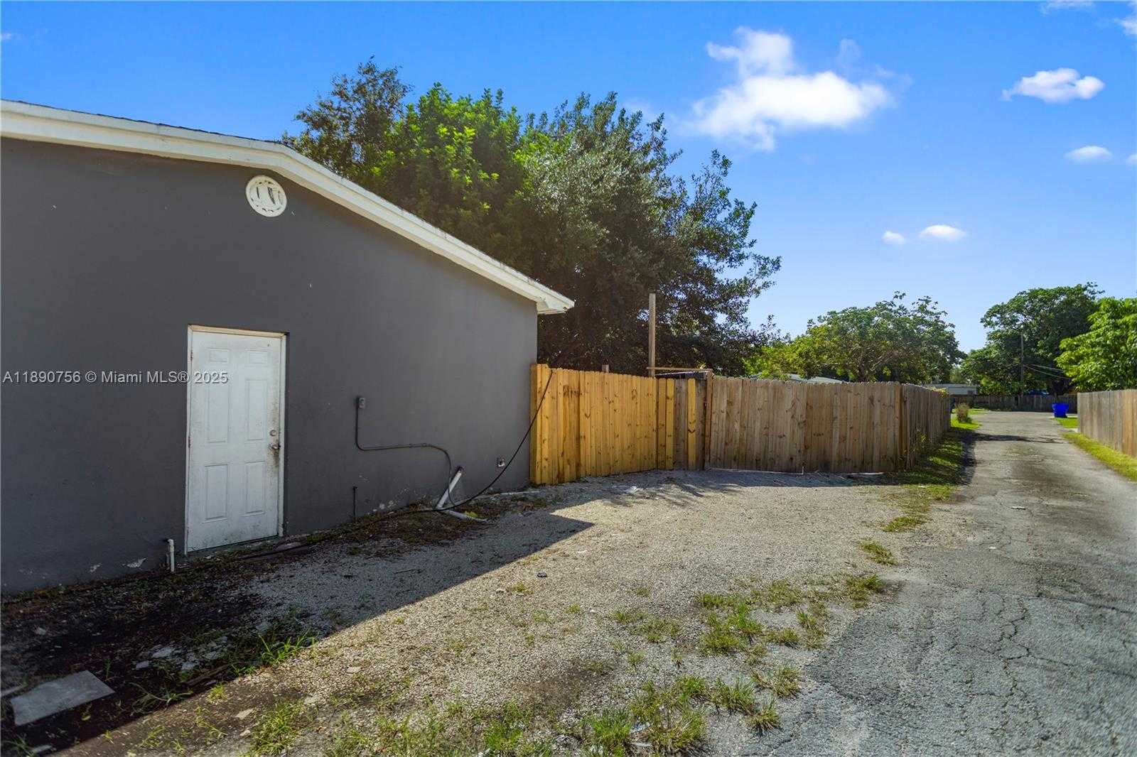 Small Image of 5724 MCKINLEY ST, Hollywood Number 31