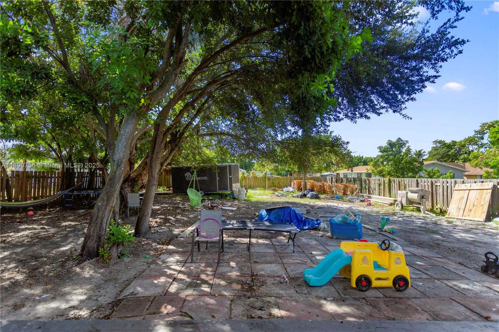 Small Image of 5724 MCKINLEY ST, Hollywood Number 32