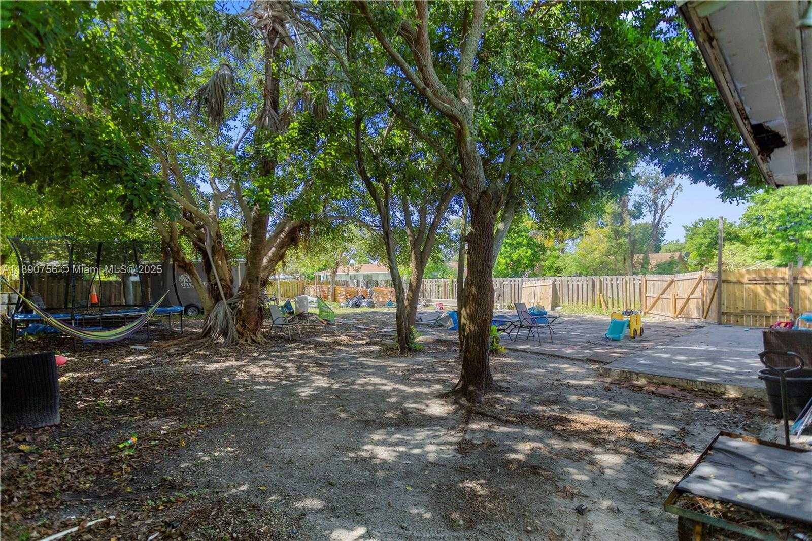 Small Image of 5724 MCKINLEY ST, Hollywood Number 33