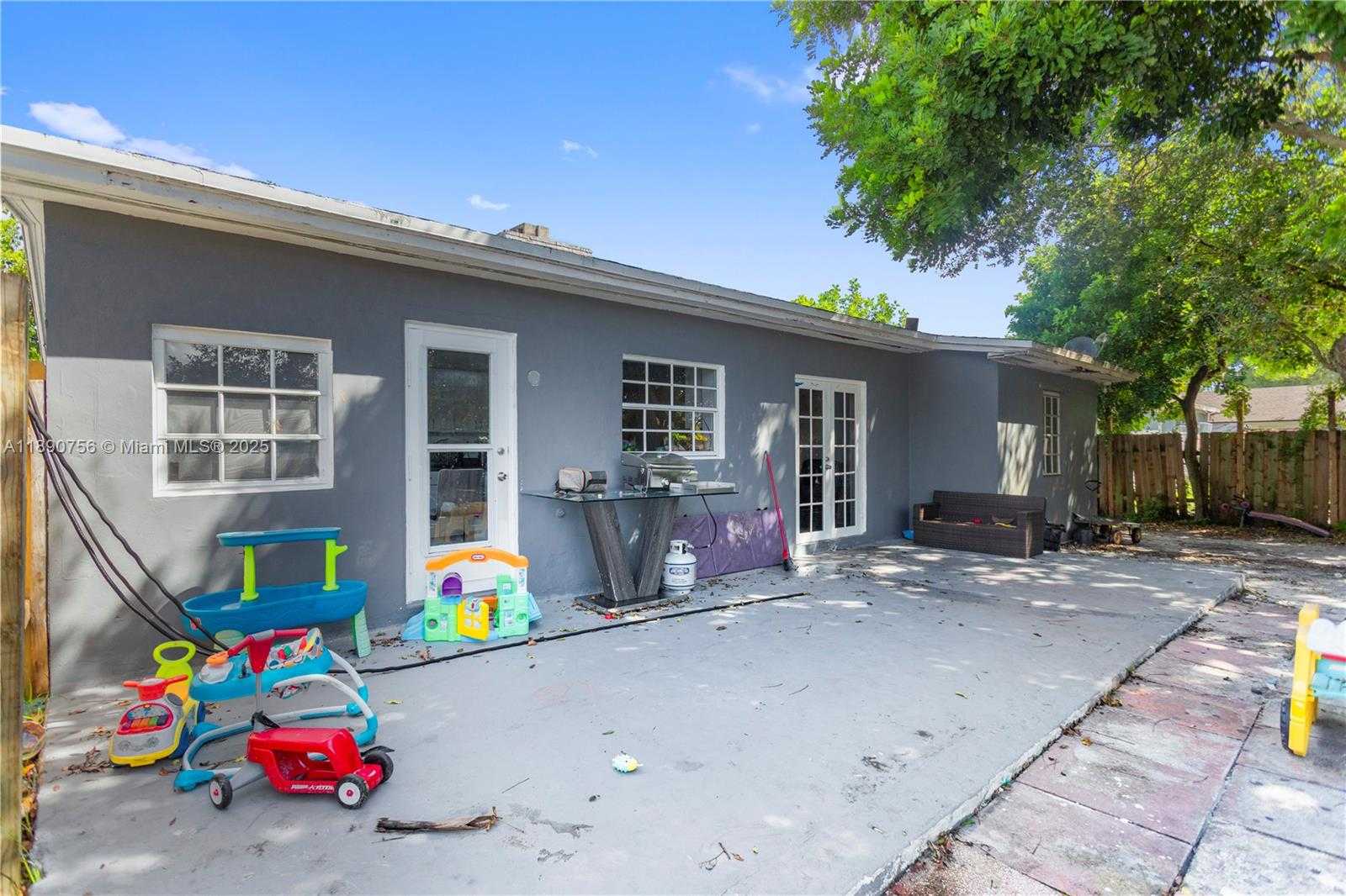 Small Image of 5724 MCKINLEY ST, Hollywood Number 35