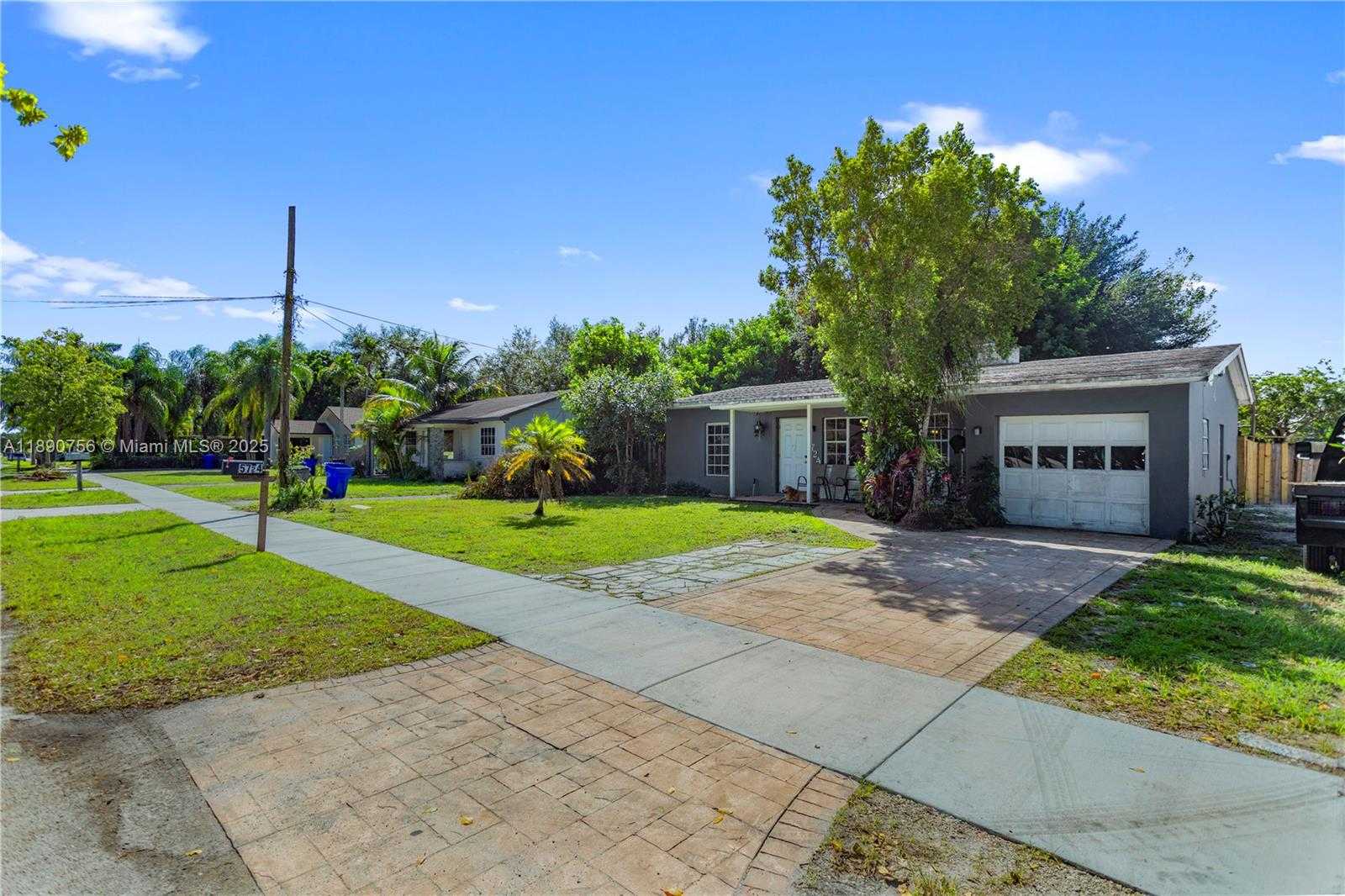 Small Image of 5724 MCKINLEY ST, Hollywood Number 5