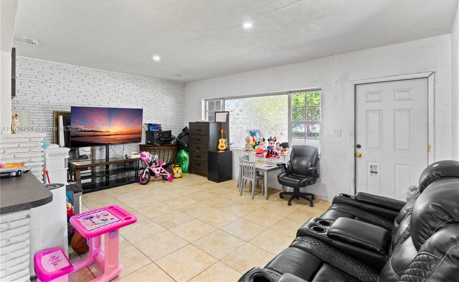 Small Image of 5724 MCKINLEY ST, Hollywood Number 7