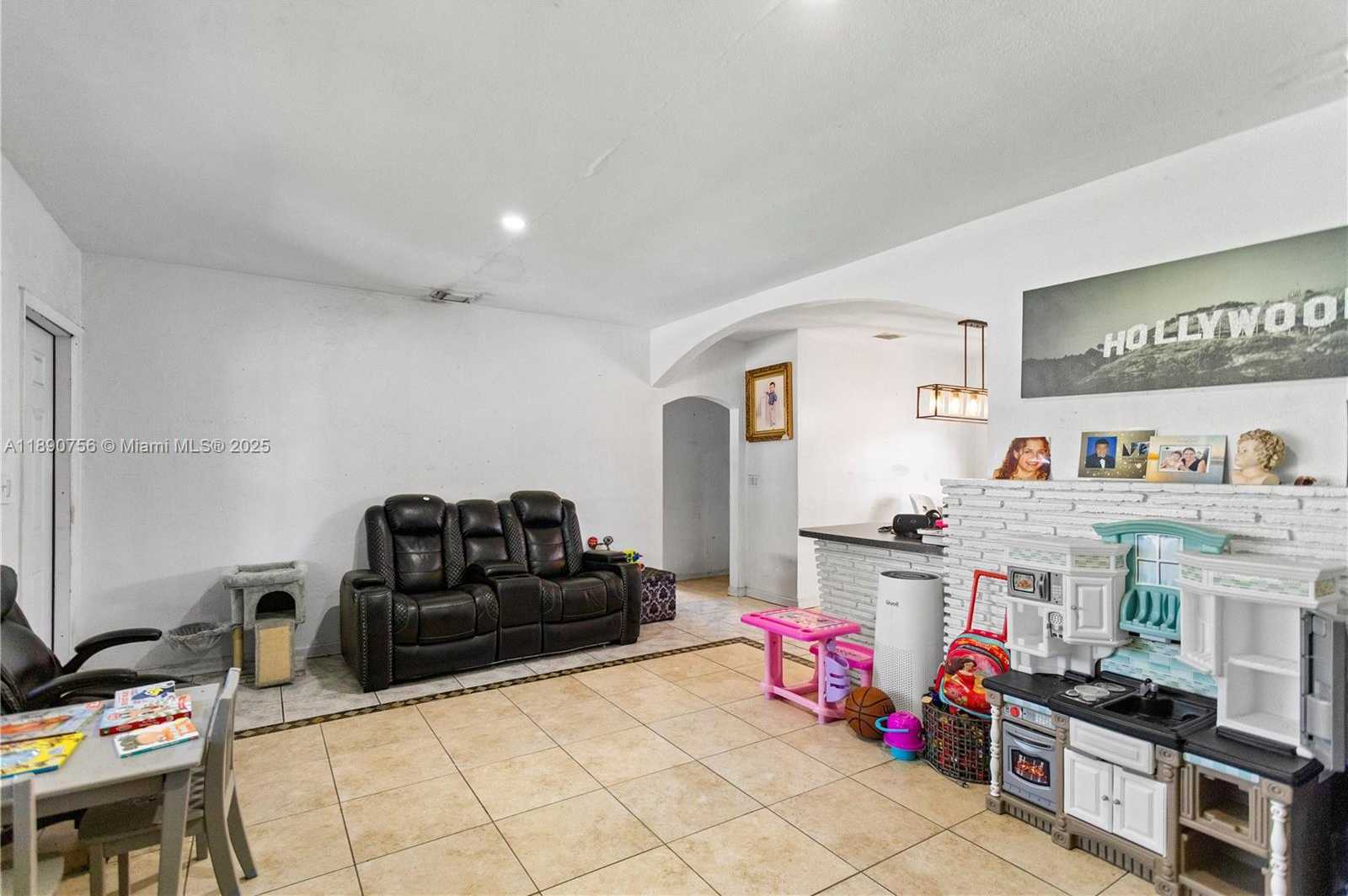 Small Image of 5724 MCKINLEY ST, Hollywood Number 9