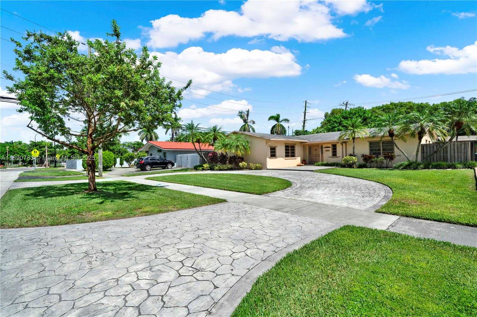 Small Image of 18811 SOUTH WEST 97TH AVE, Cutler Bay Number 2