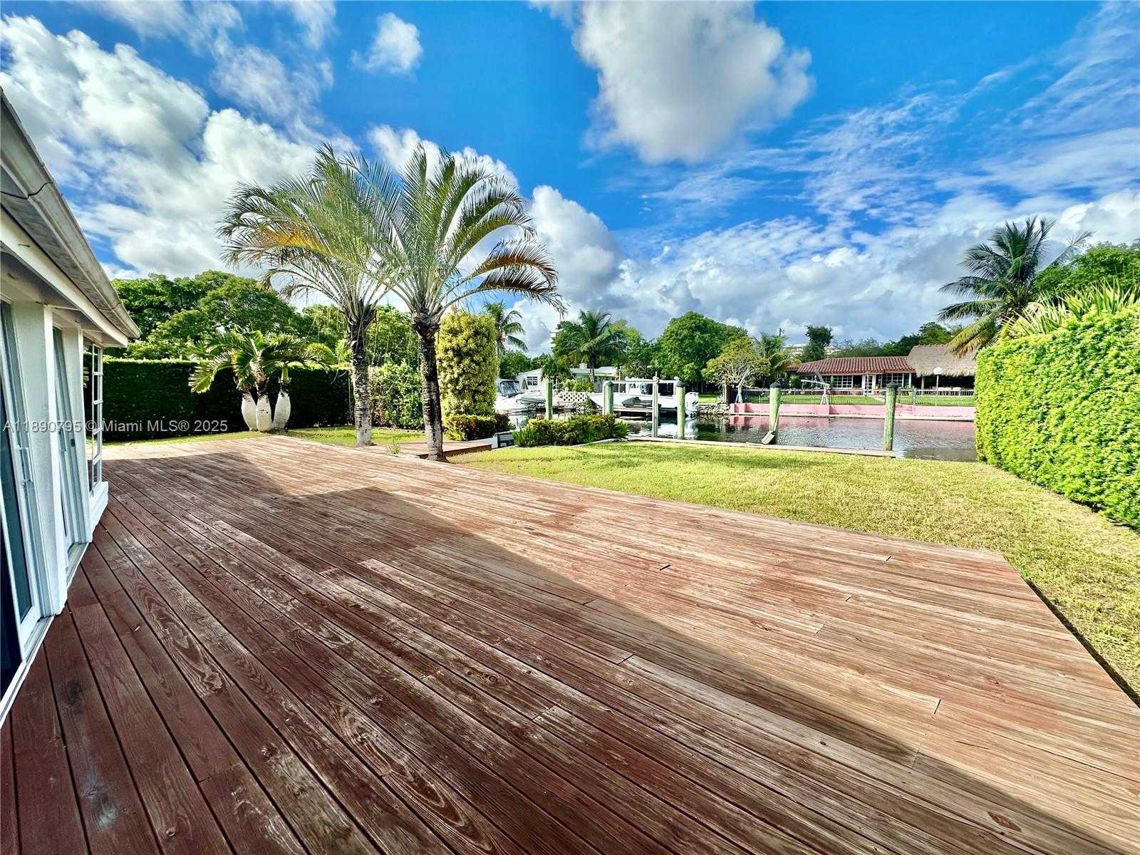 Small Image of 1825 KEYSTONE BLVD, North Miami Number 10