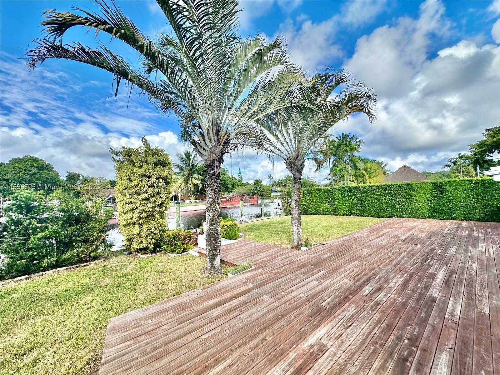 Small Image of 1825 KEYSTONE BLVD, North Miami Number 11