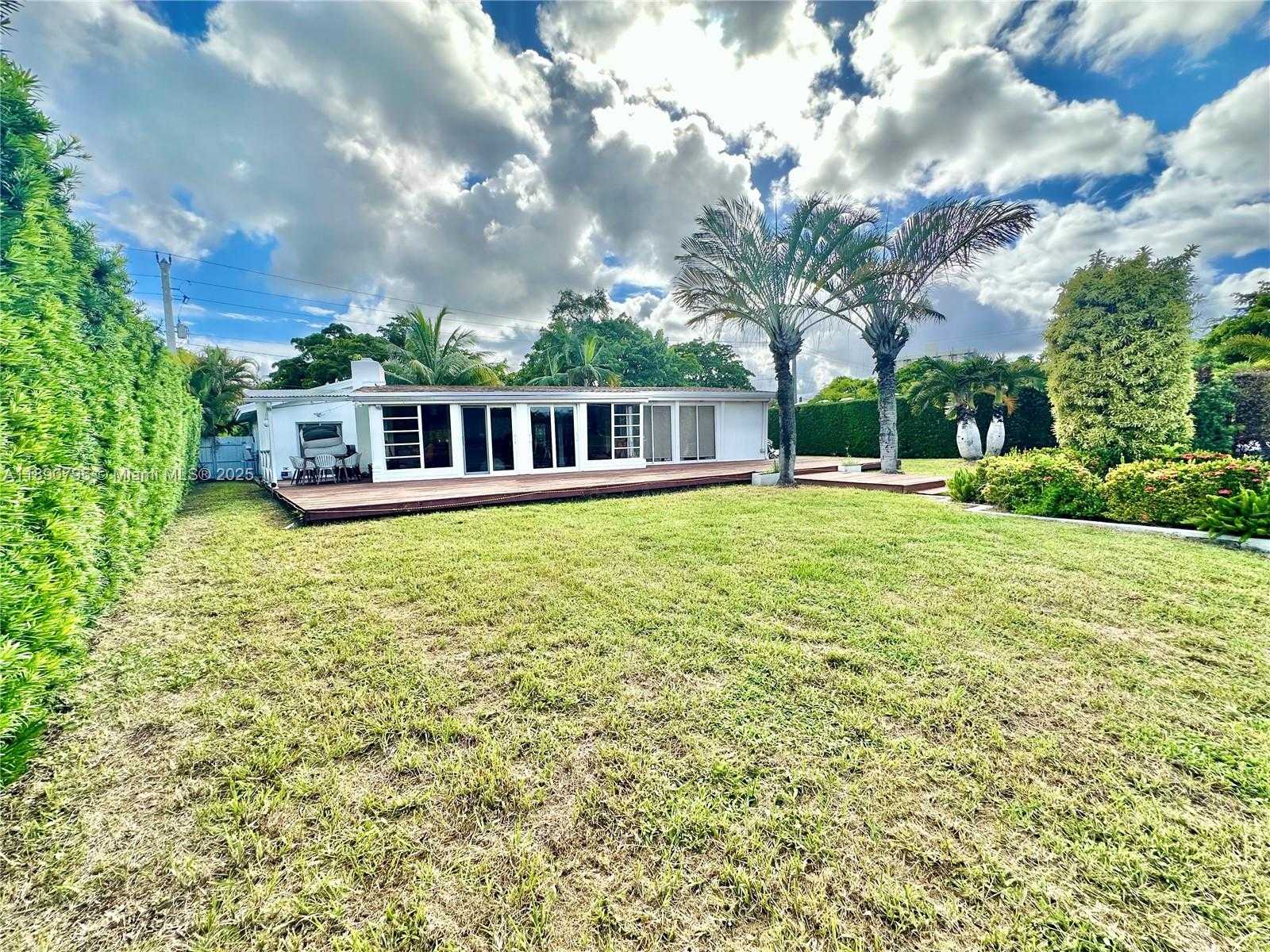Small Image of 1825 KEYSTONE BLVD, North Miami Number 12