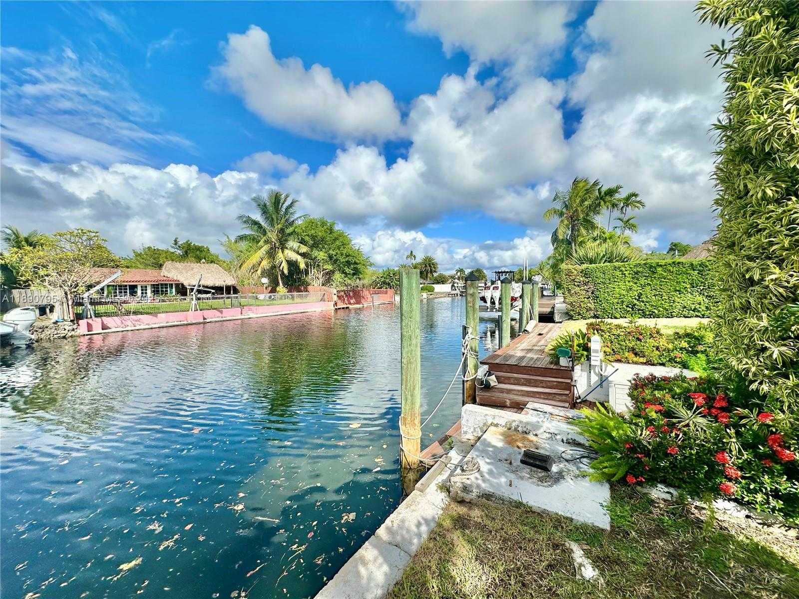 Small Image of 1825 KEYSTONE BLVD, North Miami Number 14