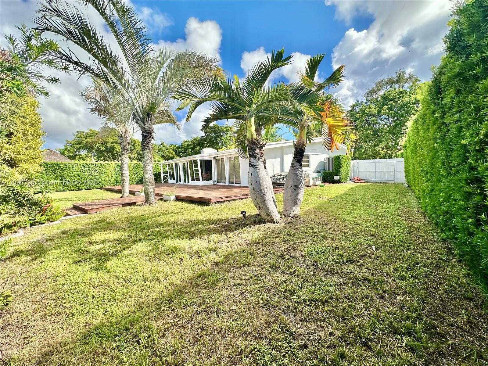 Small Image of 1825 KEYSTONE BLVD, North Miami Number 16