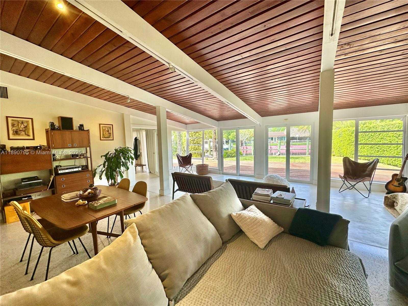 Small Image of 1825 KEYSTONE BLVD, North Miami Number 6