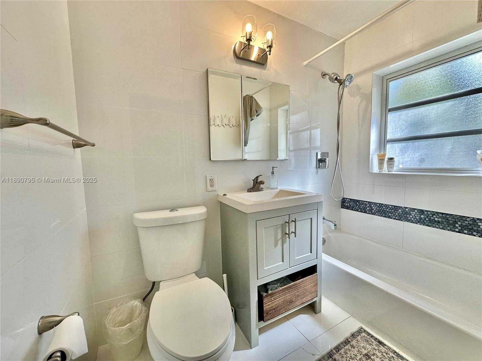 Small Image of 1825 KEYSTONE BLVD, North Miami Number 8