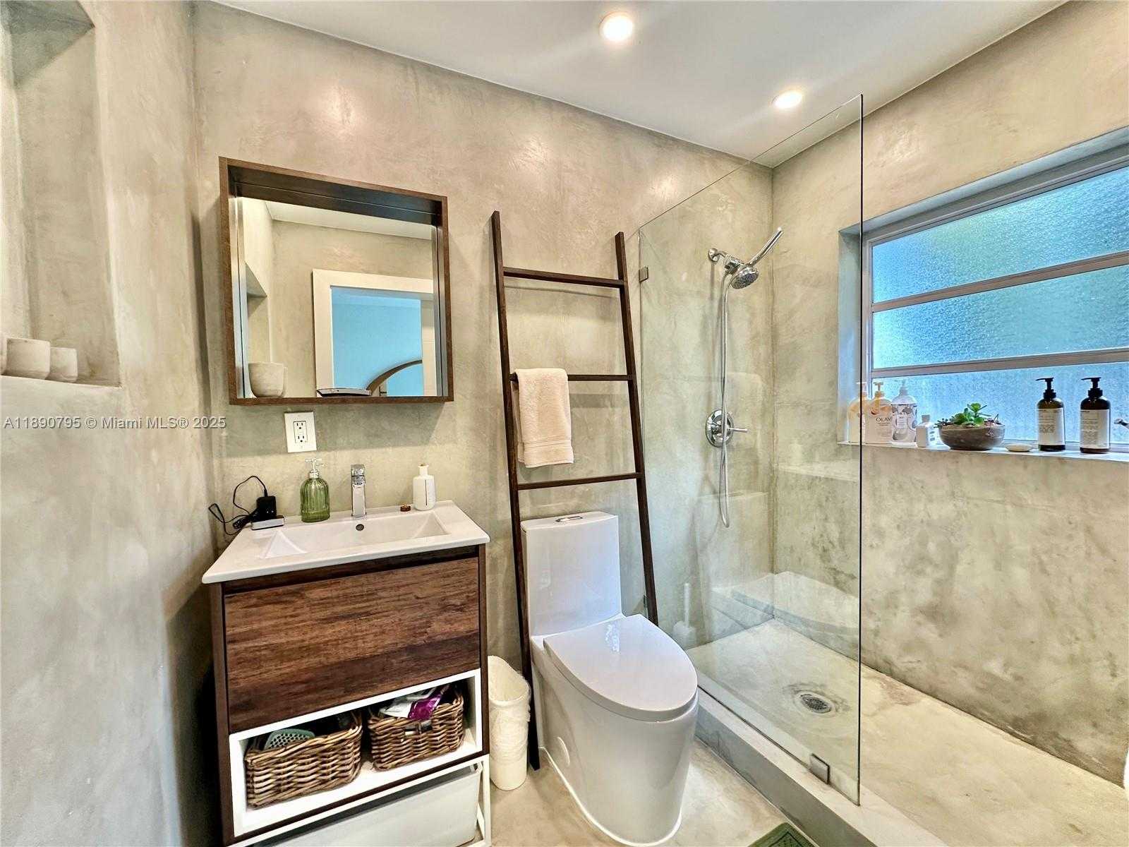Small Image of 1825 KEYSTONE BLVD, North Miami Number 9