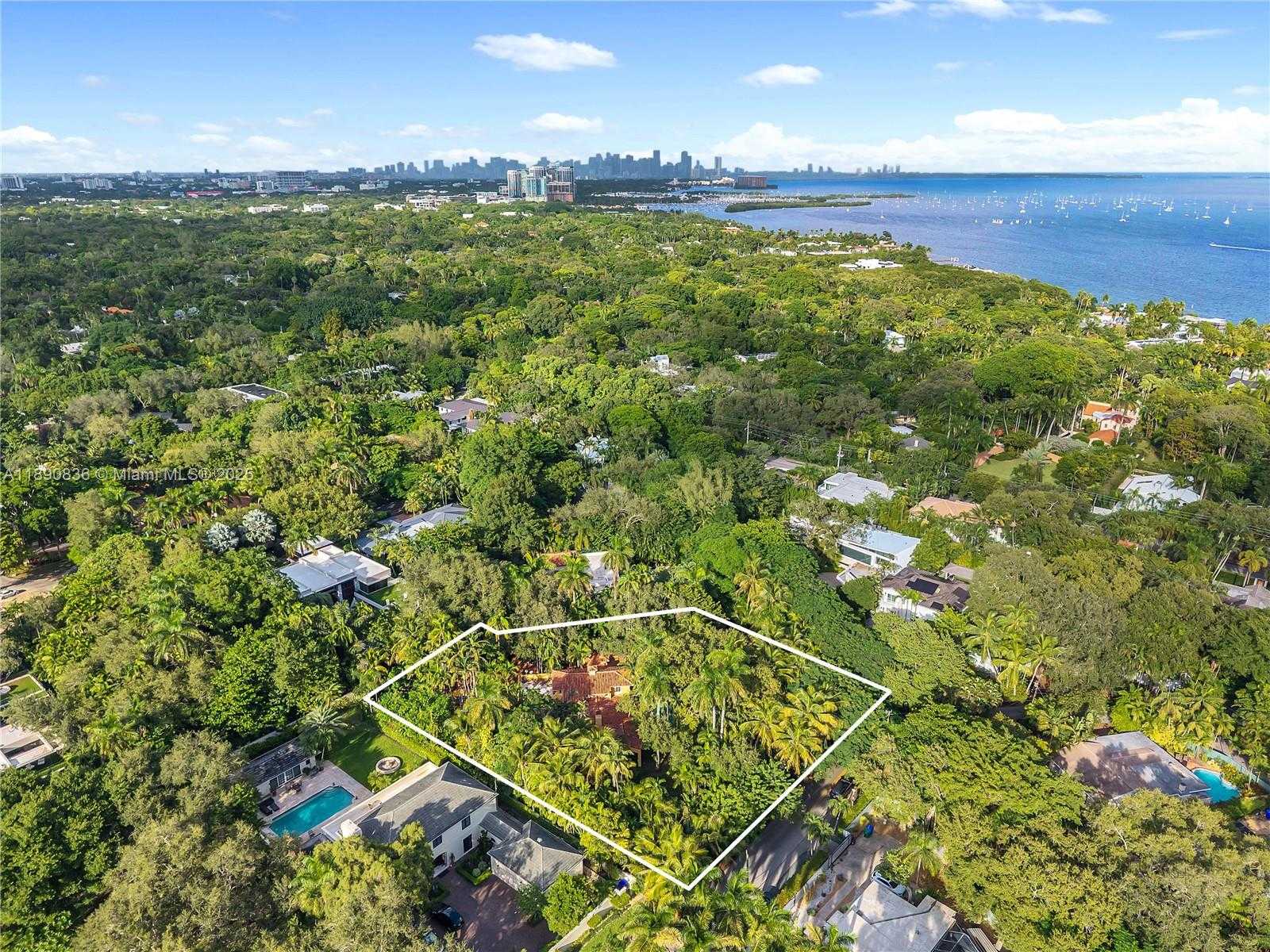 Small Image of 4190 INGRAHAM HWY, Miami Number 2