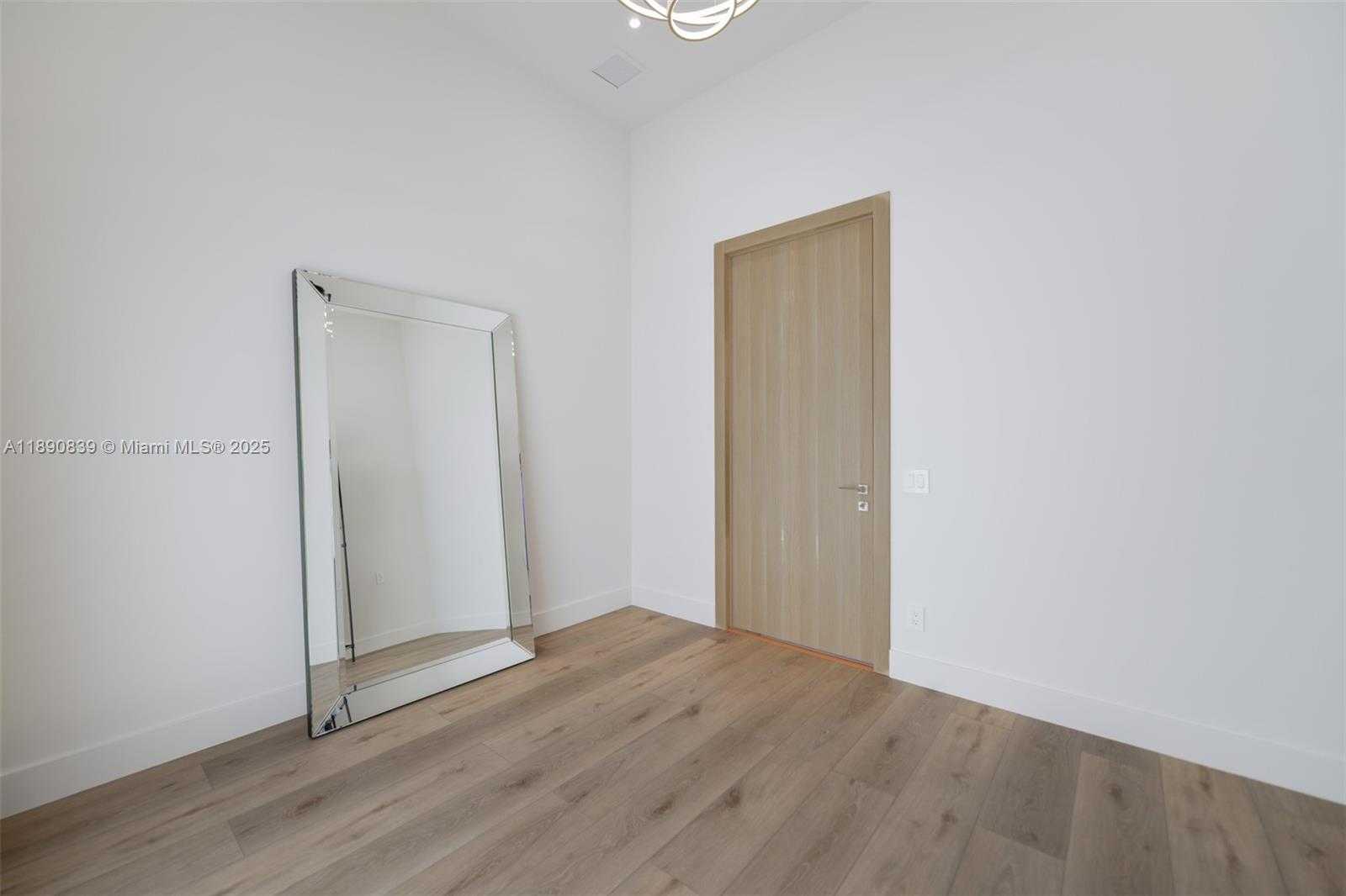 Small Image of 635 SOUTH WEST 9TH ST, Hallandale Beach Number 19