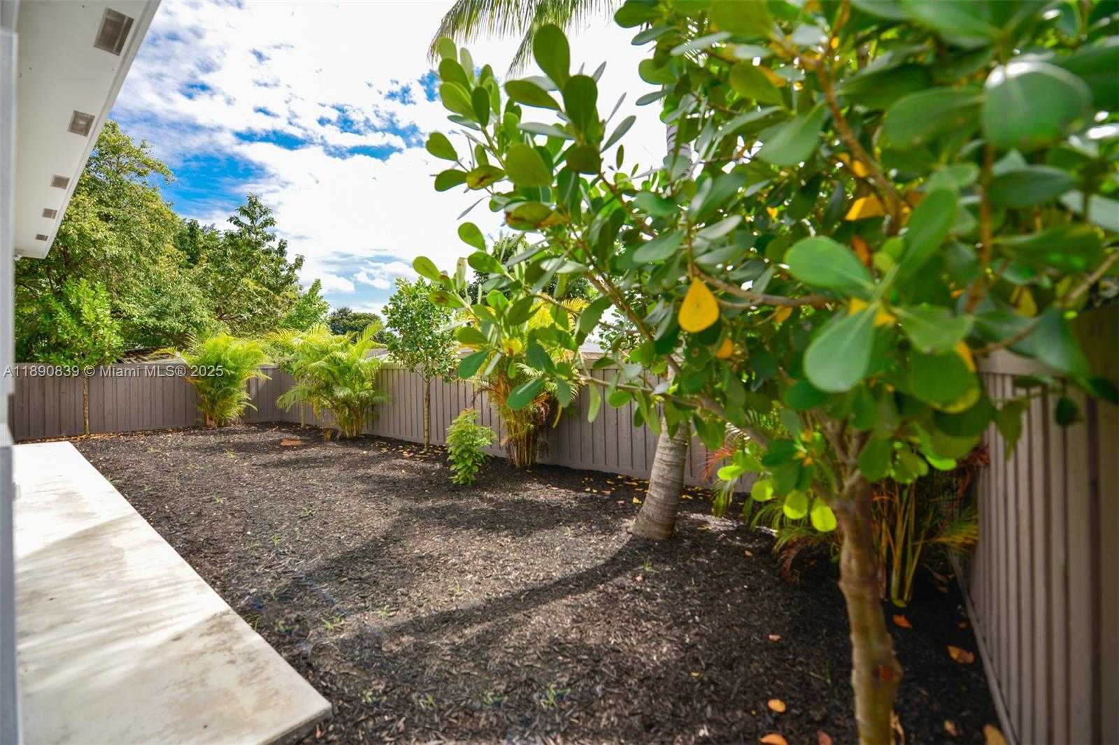 Small Image of 635 SOUTH WEST 9TH ST, Hallandale Beach Number 26