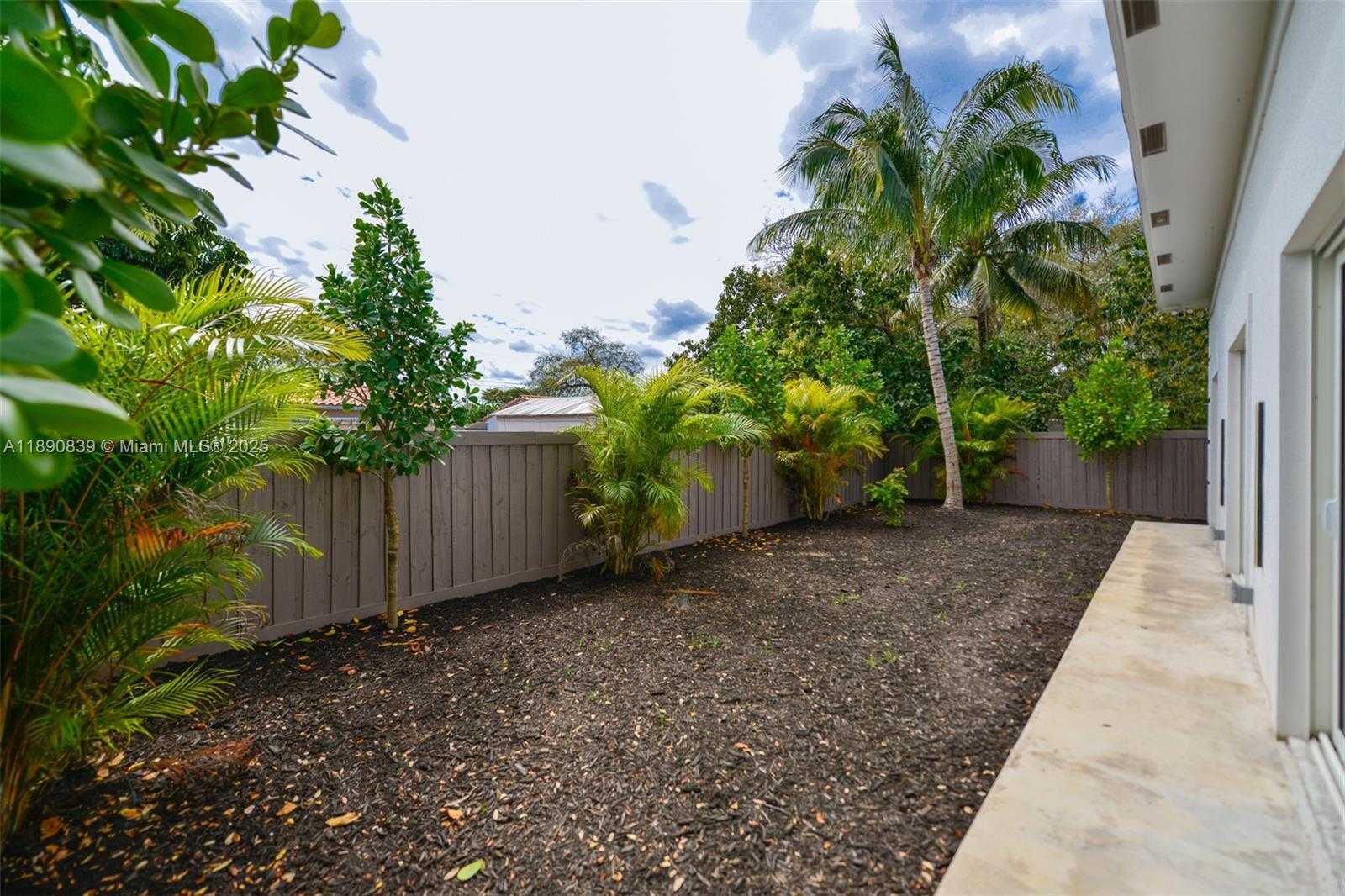 Small Image of 635 SOUTH WEST 9TH ST, Hallandale Beach Number 28