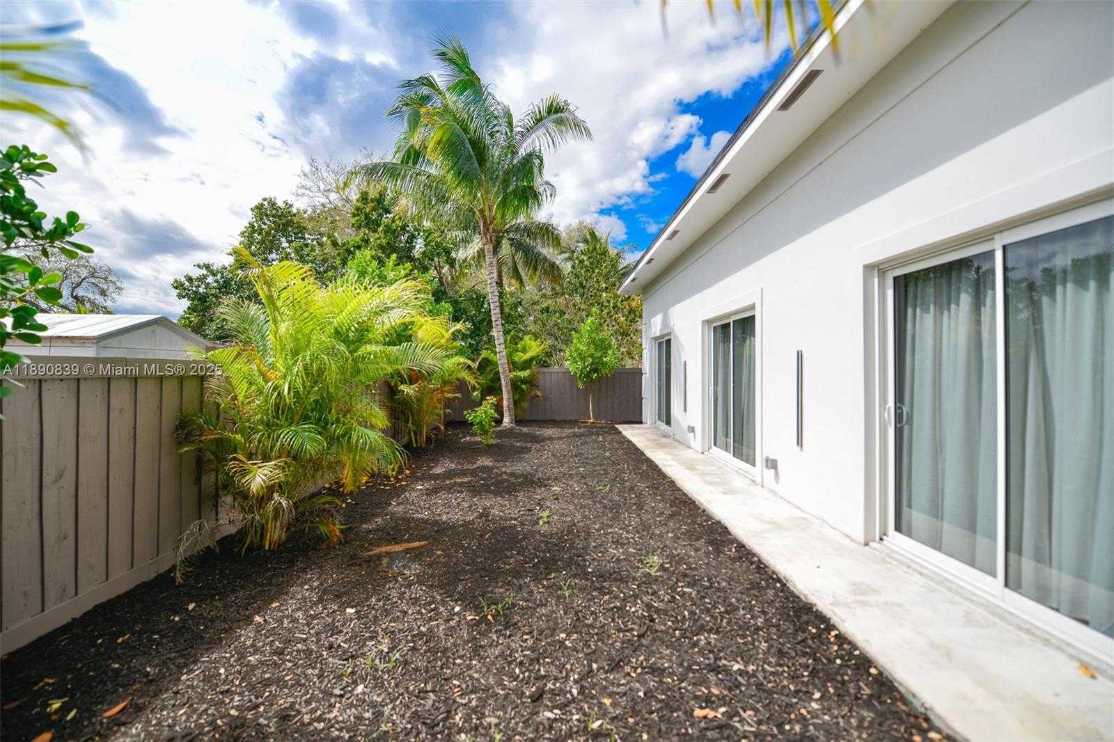 Small Image of 635 SOUTH WEST 9TH ST, Hallandale Beach Number 29